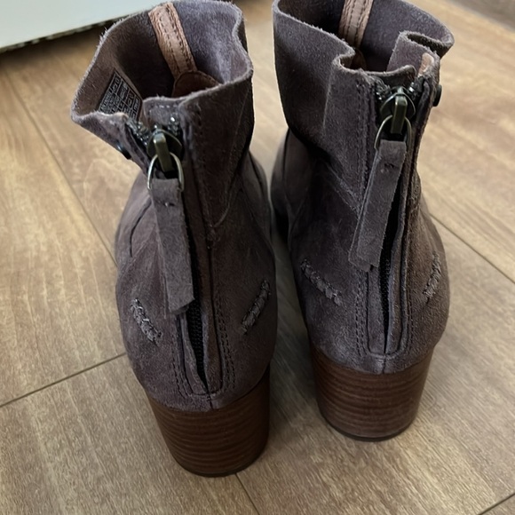 NWOT UGG Bandera Booties Ankle Boots Brown Suede Size 9 - Picture 6 of 8